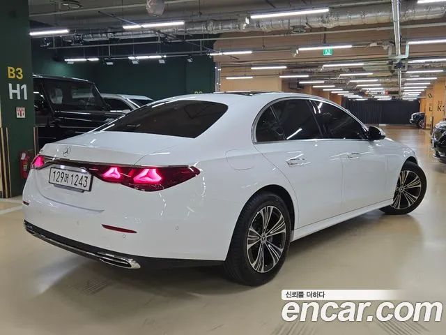 Mercedes-Benz E-Class — Фото автомобиля 19