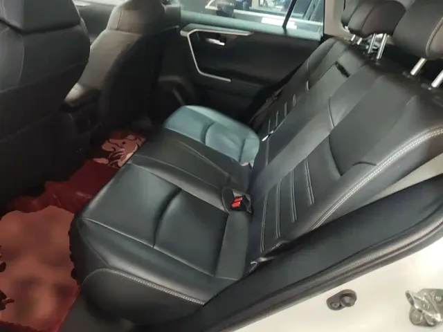 Toyota RAV4 — Фото автомобиля 16
