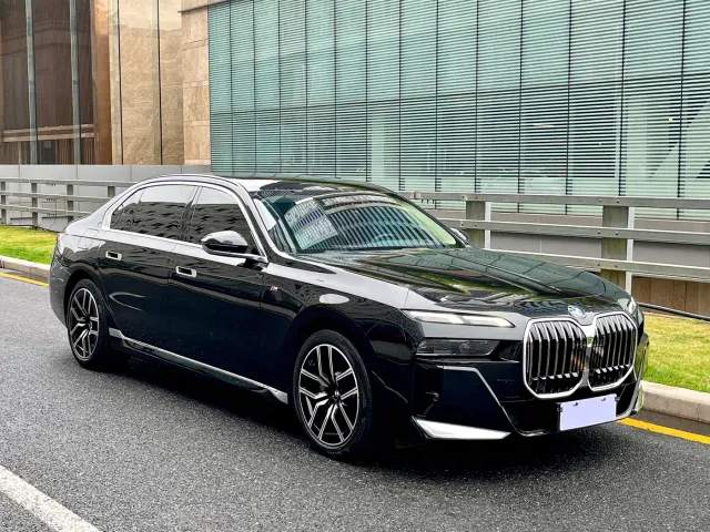 BMW 7 Series — Фото автомобиля 3