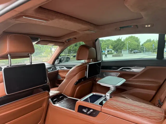 BMW 7 Series — Фото автомобиля 9