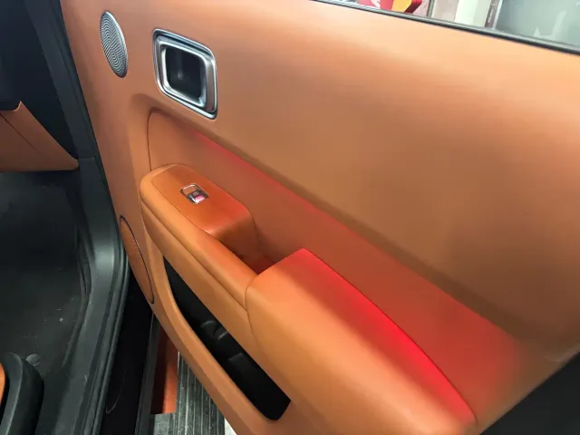 Li Auto L8 — Фото автомобиля 6