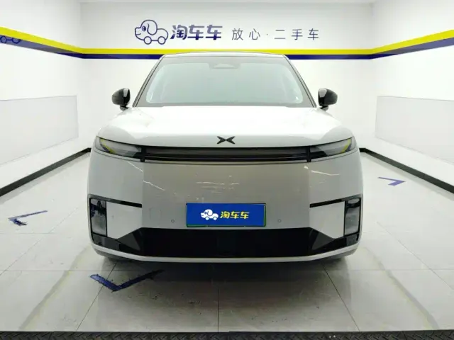 Xpeng GX — Фото автомобиля 2