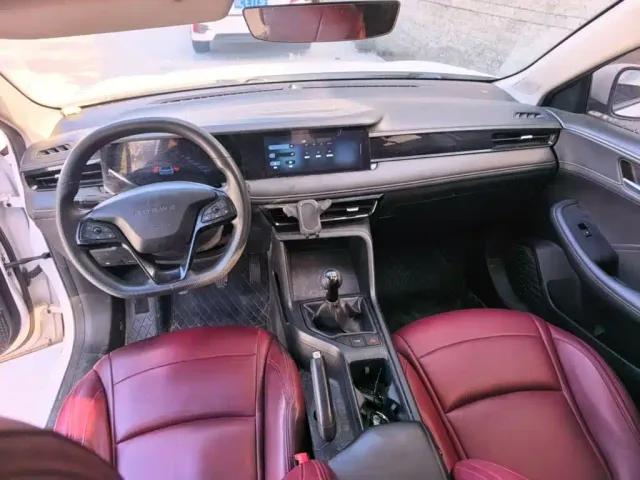 Roewe i5 — Фото автомобиля 9