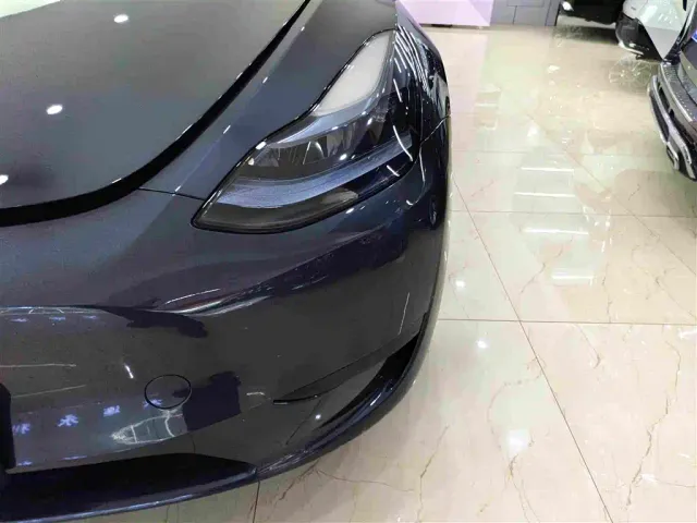 Tesla Model Y — Фото автомобиля 11