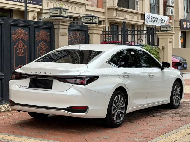 Lexus ES — Фото автомобиля 9
