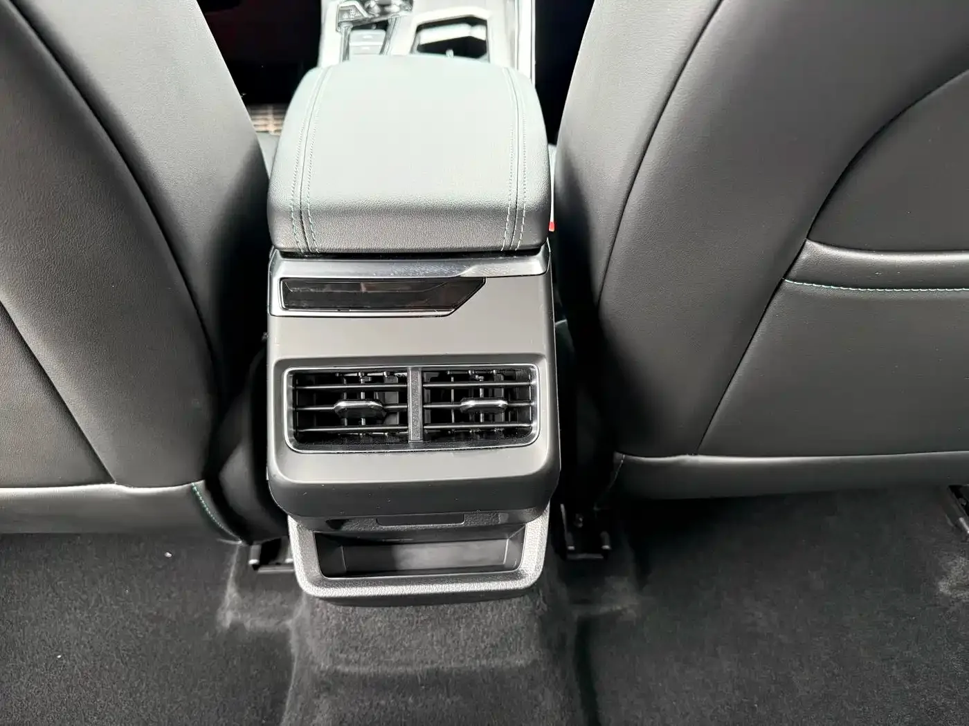 Geely Xing Rui 2023 2.0TD Exclusive Cyan-Green Edition — Фото автомобиля 13