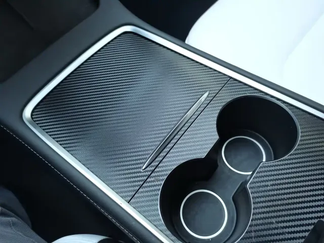 Tesla Model Y — Фото автомобиля 19