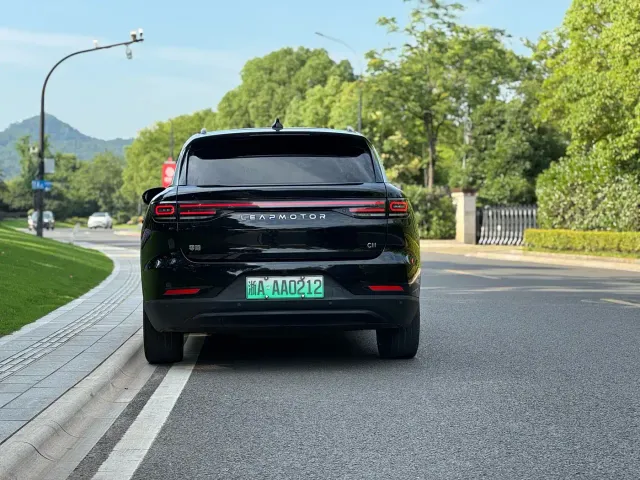Leapmotor C11 — Фото автомобиля 6