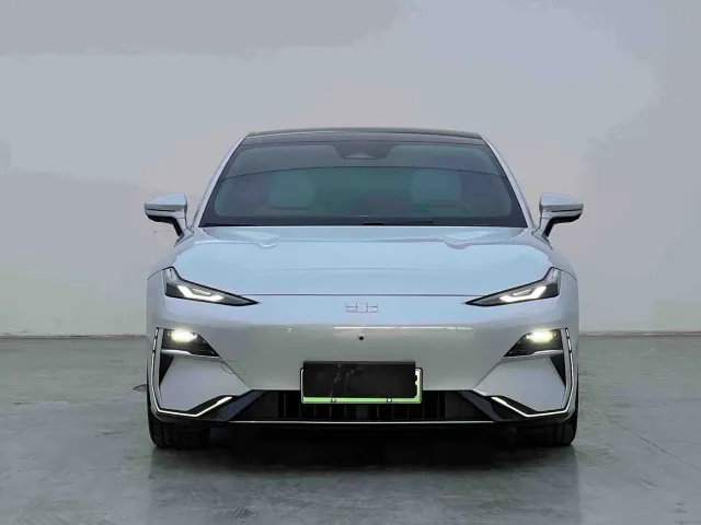 Geely Galaxy E8 — Фото автомобиля 2