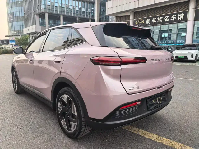 Bestune Yueyi 03 — Фото автомобиля 14