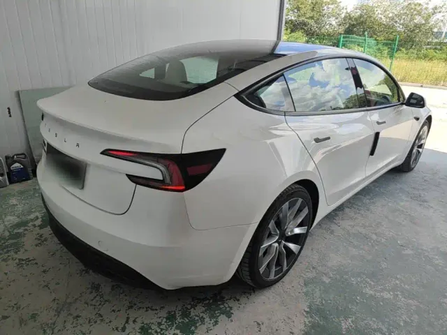 Tesla Model 3 — Фото автомобиля 6