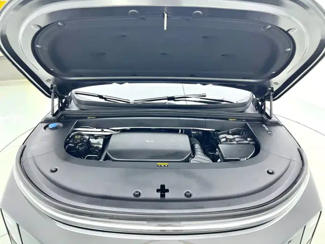 Li Auto L6 — Фото автомобиля 16