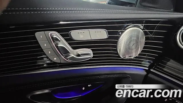 Mercedes-Benz E-Class — Фото автомобиля 8