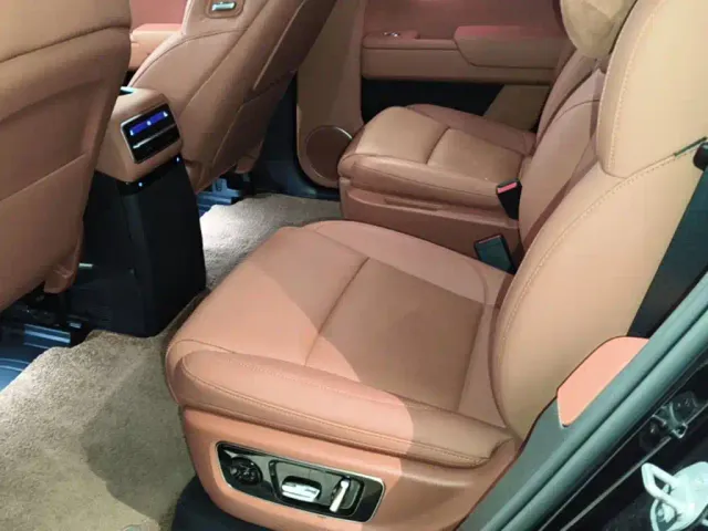 Li Auto L9 — Фото автомобиля 16