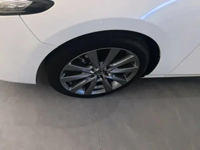 Mazda Axela — Фото автомобиля 24