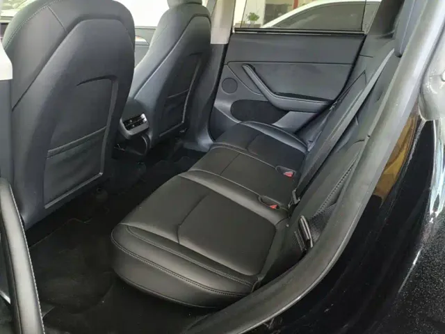 Tesla Model Y — Фото автомобиля 16