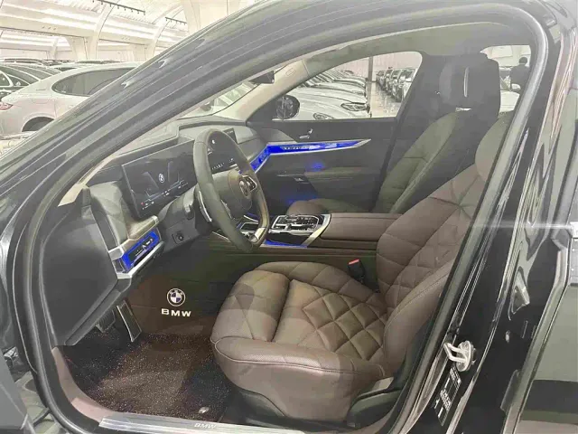 BMW 7 Series — Фото автомобиля 6