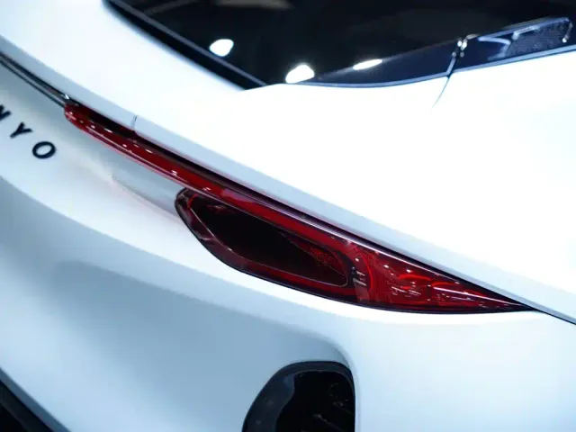 Lotus Emira — Фото автомобиля 12