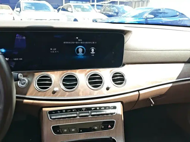 Mercedes-Benz E-Class — Фото автомобиля 12