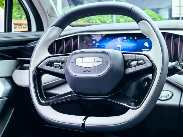Geely Boyue L — Фото автомобиля 30