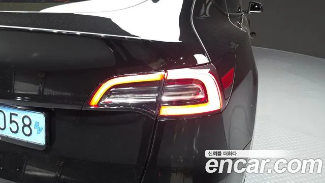 Tesla Model Y — Фото автомобиля 8