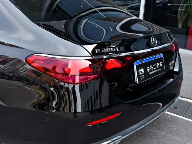 Mercedes-Benz E-Class — Фото автомобиля 19