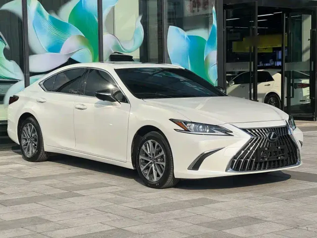 Lexus ES — Фото автомобиля 19