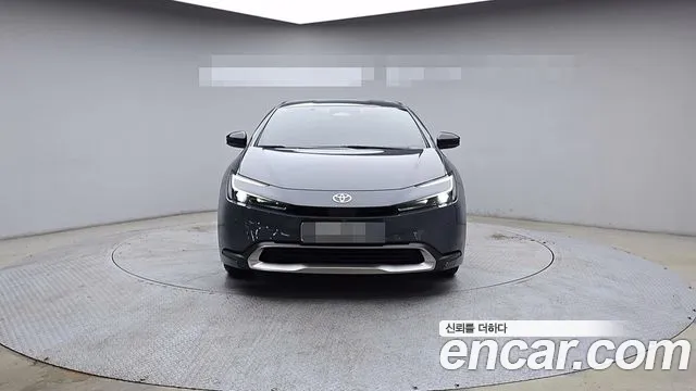 Toyota Prius Generation 5 — Фото автомобиля 3