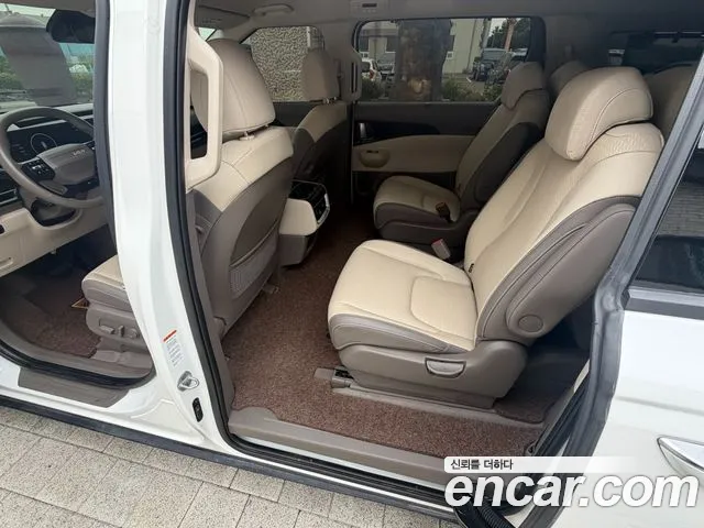 Kia Carnival Generation 4 — Фото автомобиля 14