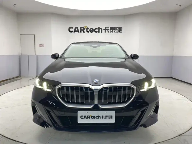 BMW 5 Series — Фото автомобиля 3