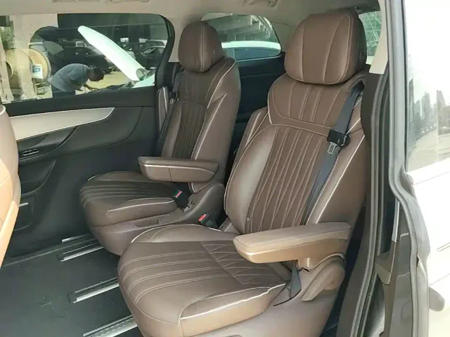 Roewe iMAX8 — Фото автомобиля 16