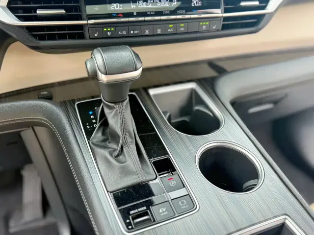 Toyota Sienna — Фото автомобиля 9