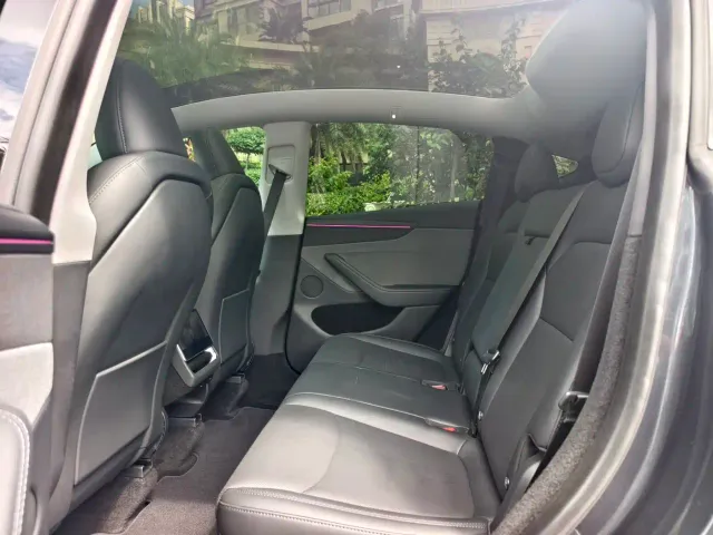 Tesla Model Y — Фото автомобиля 10