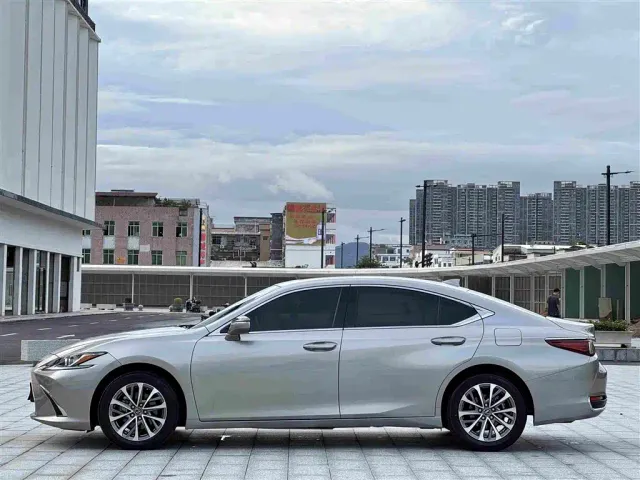 Lexus ES — Фото автомобиля 24