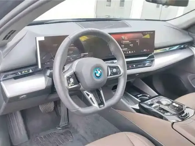 BMW i5 — Фото автомобиля 4
