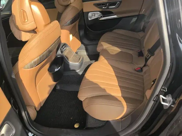 Mercedes-Benz E-Class — Фото автомобиля 11
