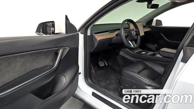 Tesla Model Y — Фото автомобиля 7