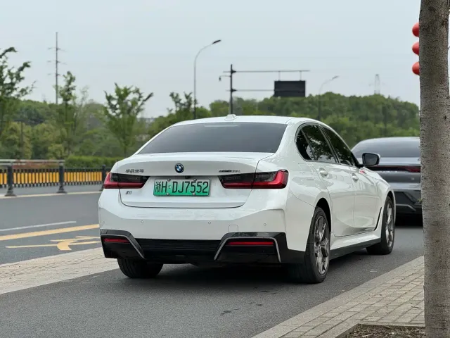 BMW i3 — Фото автомобиля 7