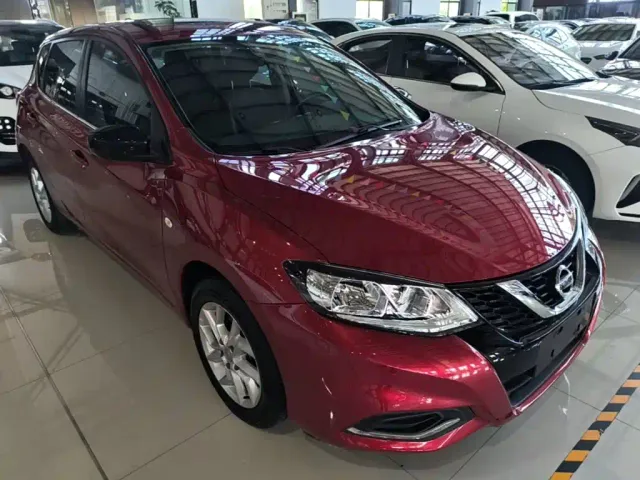 Nissan Tiida — Фото автомобиля 3