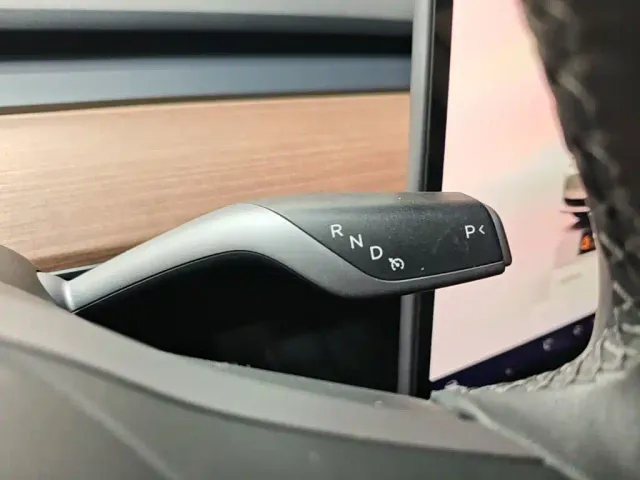 Tesla Model 3 — Фото автомобиля 13