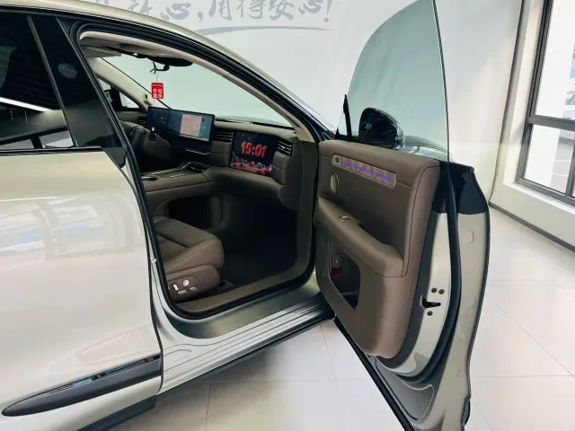 IM Motors LS6 — Фото автомобиля 15