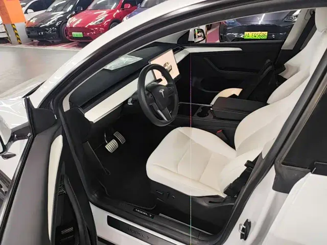 Tesla Model Y — Фото автомобиля 15