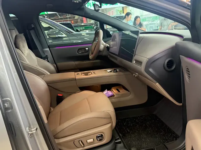 Li Auto i6 — Фото автомобиля 8