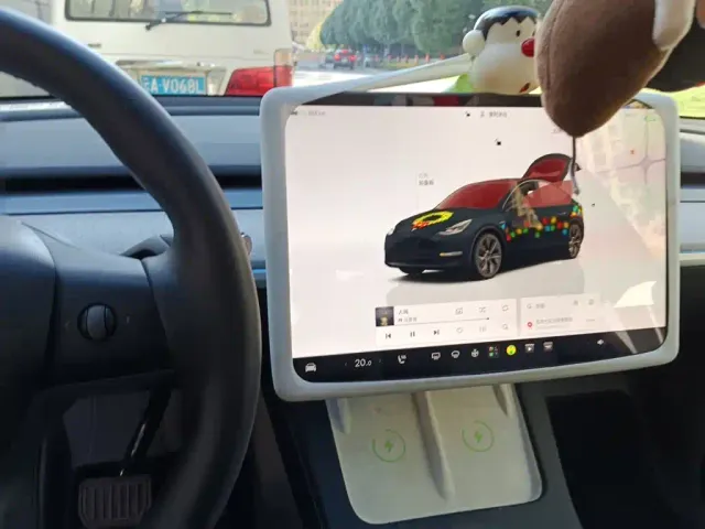 Tesla Model Y — Фото автомобиля 7