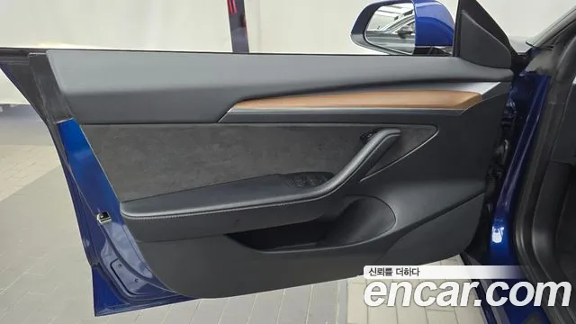 Tesla Model 3 — Фото автомобиля 13