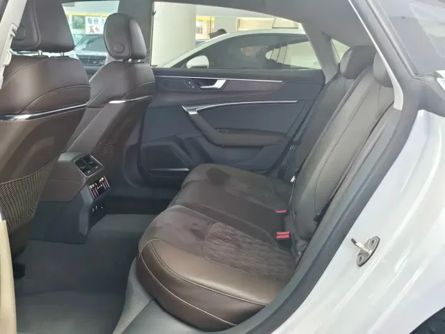Audi A7L — Фото автомобиля 14