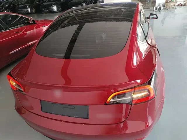 Tesla Model 3 — Фото автомобиля 5