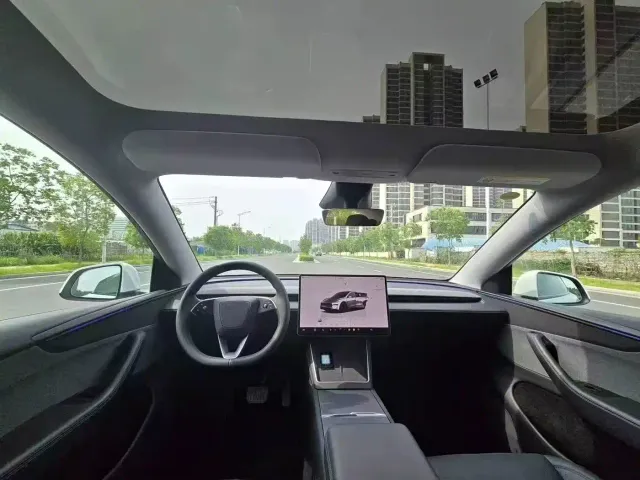 Tesla Model Y — Фото автомобиля 5