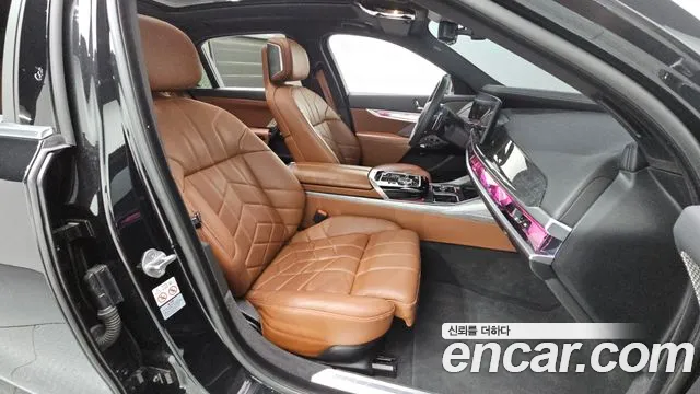 BMW 7 Series G70 — Фото автомобиля 11