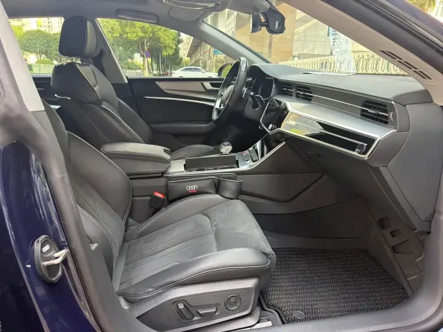 Audi A7L — Фото автомобиля 8